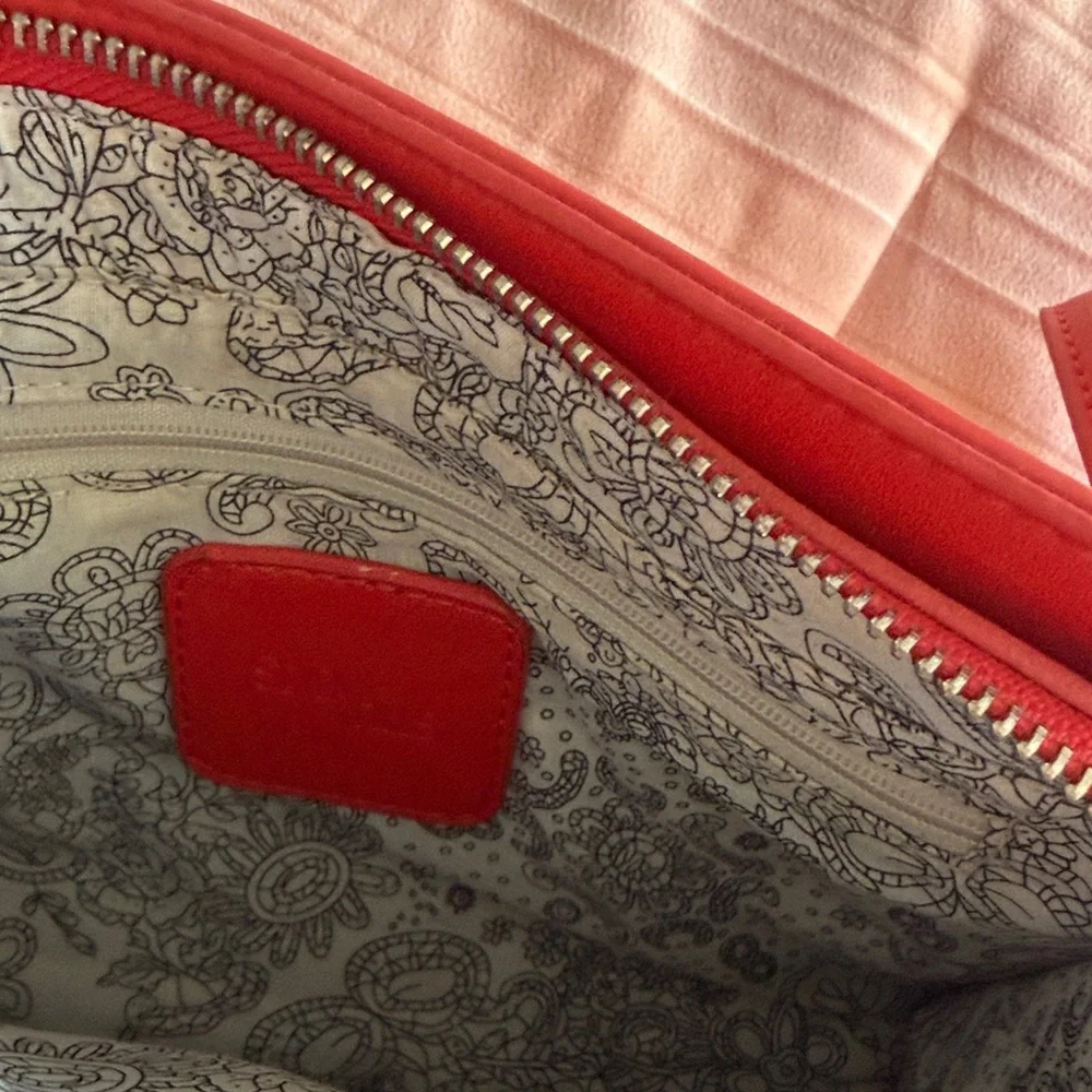 Red Crossbody Shoulder Bag - Classic Women's Handbag - Picture 7 of 7